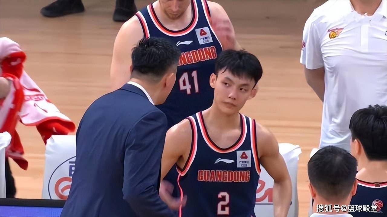 别看顾家与叶家同属燕京三大家族之一，但实力差的可不是一点半点。